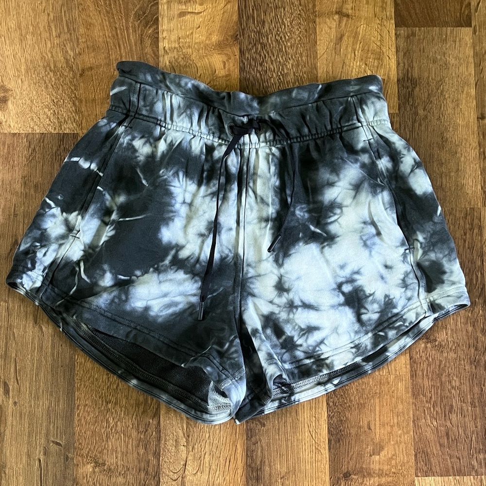 Lululemon Inner Glow Short 3" *Earth Dye
Earth Dye Stone